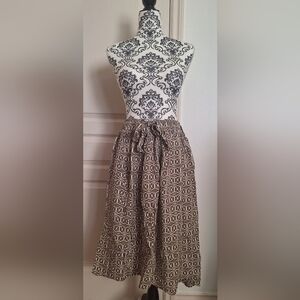 Joe fresh size Large skirt, olive green in color with pockets